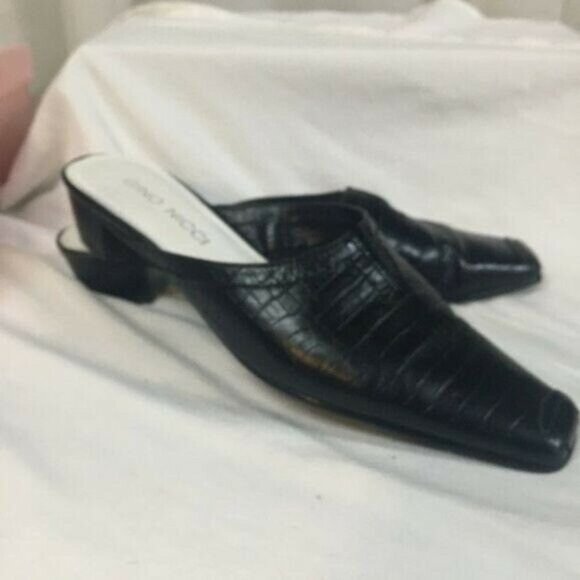 Gino Nicci slide on Black Embossed leather Great Condition 7 Square Toe - Picture 2 of 2